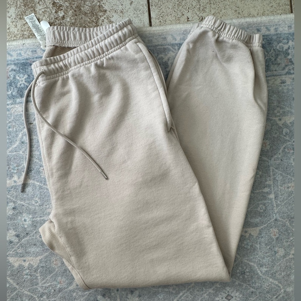 Alo Chill Jogger in Bone